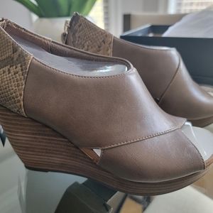 Dr. Scholls Stucco Monarch Booties (6.5)